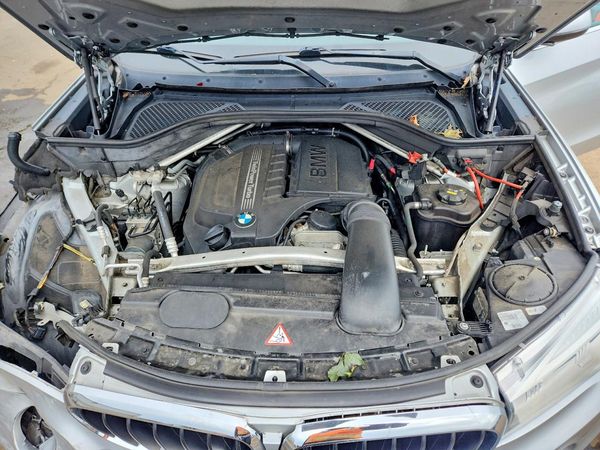 2015 BMW X5 xDrive35i — Engine bay