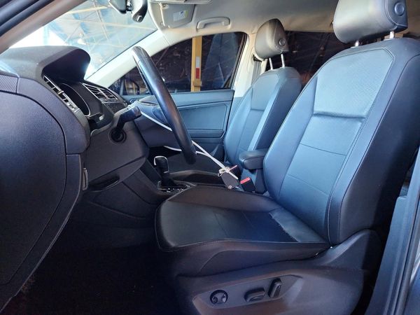 2018 VOLKSWAGEN TIGUAN SE, 4Motion SEL — DENT
