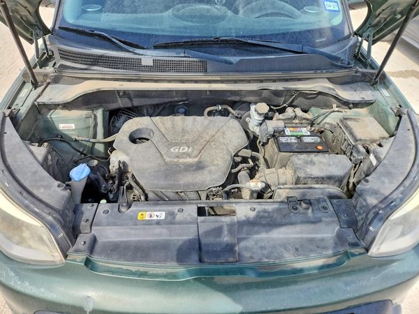 2014 KIA SOUL GL(BASE) — Engine bay