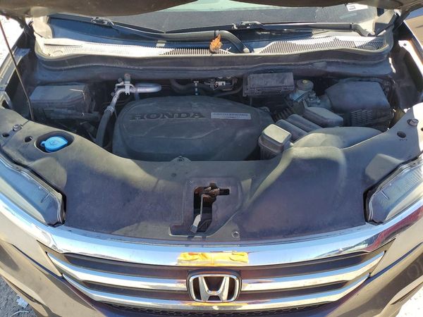 2018 HONDA PILOT EXL — Engine bay