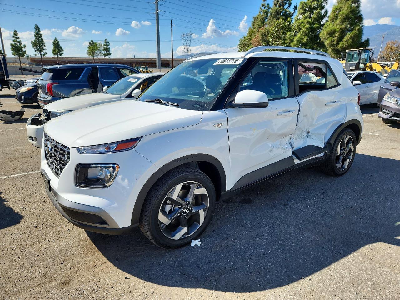 2025 HYUNDAI VENUE SEL, Limited — Front 3/4