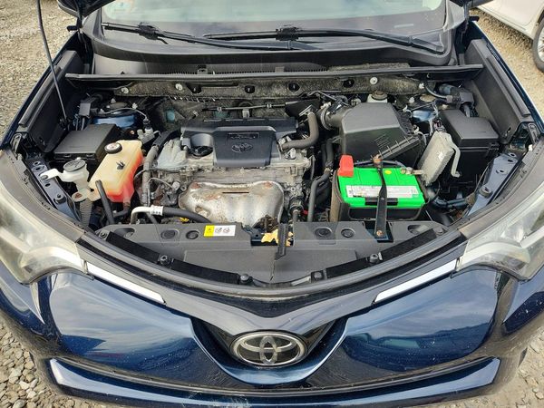 2018 TOYOTA RAV4 Adventure/XLE — Engine bay