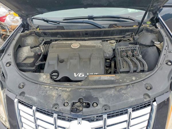 2015 CADILLAC SRX Luxury — Engine bay