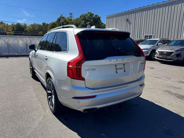 2018 VOLVO XC90 Momentum
