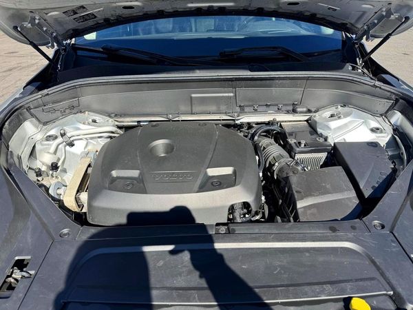 2018 VOLVO XC90 Momentum
