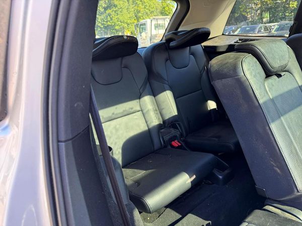 2018 VOLVO XC90 Momentum