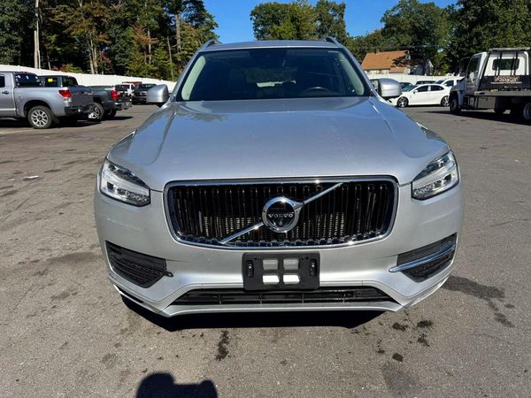 2018 VOLVO XC90 Momentum