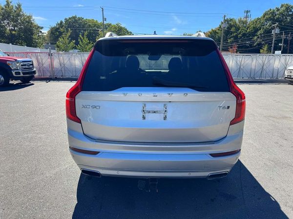 2018 VOLVO XC90 Momentum