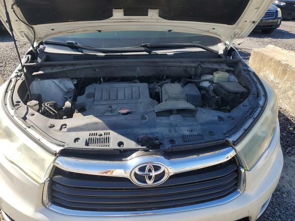 2016 TOYOTA HIGHLANDER Base/Hybrid — Engine bay