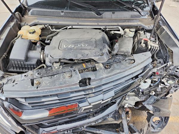 2016 CHEVROLET COLORADO Z71 — Engine bay