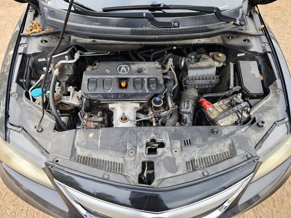 2013 ACURA ILX 20 PREMIUM — Engine bay