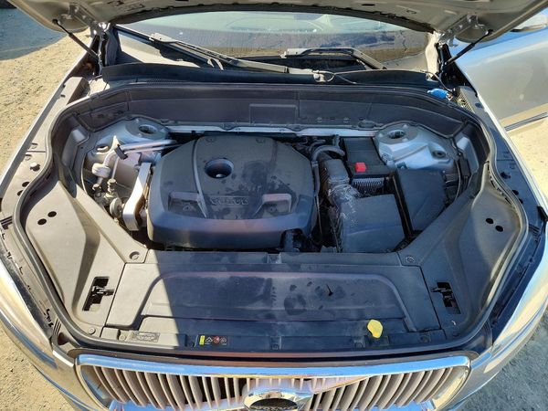 2016 VOLVO XC90 — Engine bay