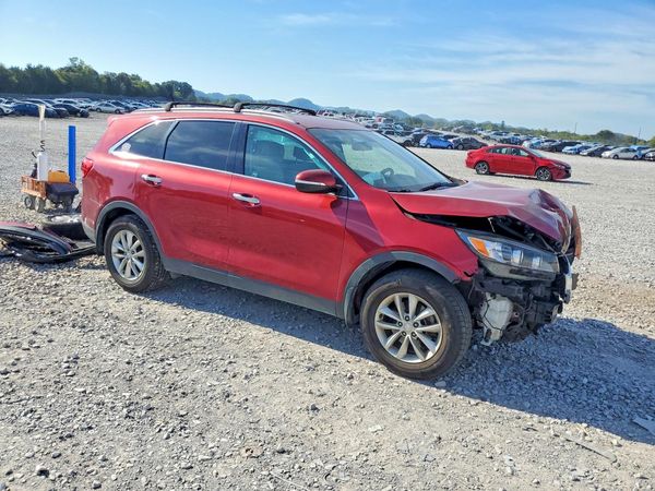 2017 KIA SORENTO L, LX — Passenger 3/4
