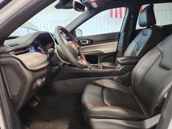 2025 JEEP COMPASS Limited — DENT