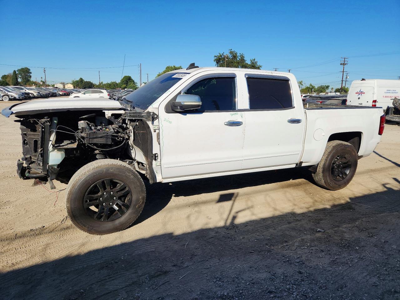 2017 CHEVROLET SILVERADO LT — Front 3/4