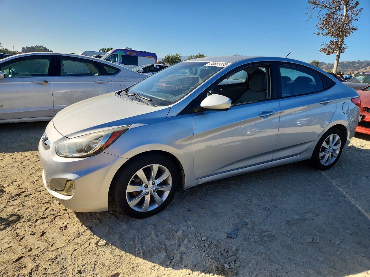 2012 HYUNDAI ACCENT GLS (Middle grade) — Front 3/4