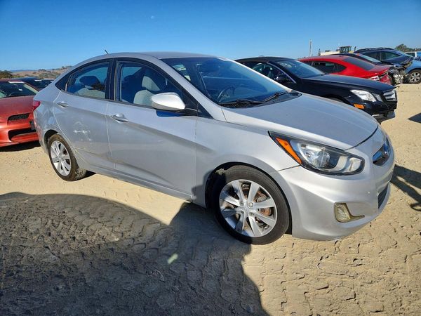 2012 HYUNDAI ACCENT GLS (Middle grade) — Passenger 3/4