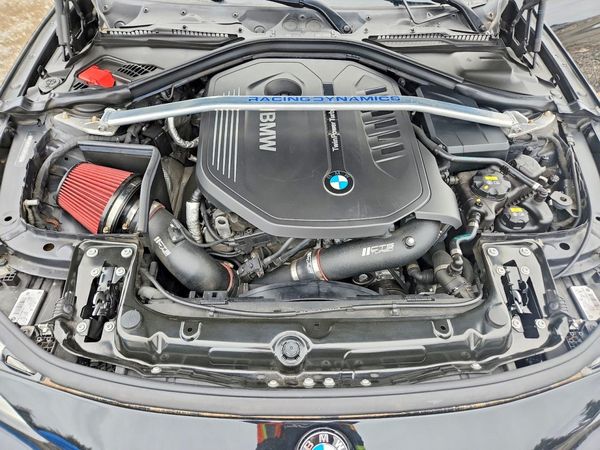 2016 BMW 340 xDrive SA — Engine bay