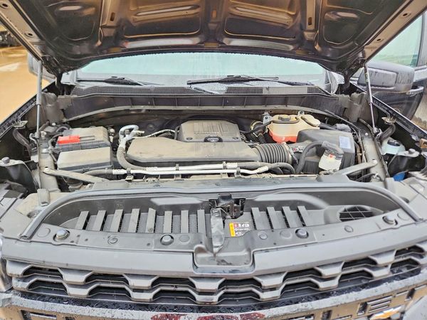 2021 CHEVROLET SILVERADO Custom — Engine bay