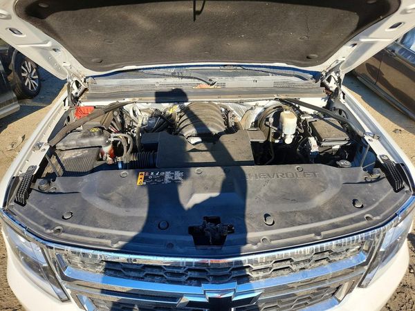 2017 CHEVROLET TAHOE LT — Engine bay