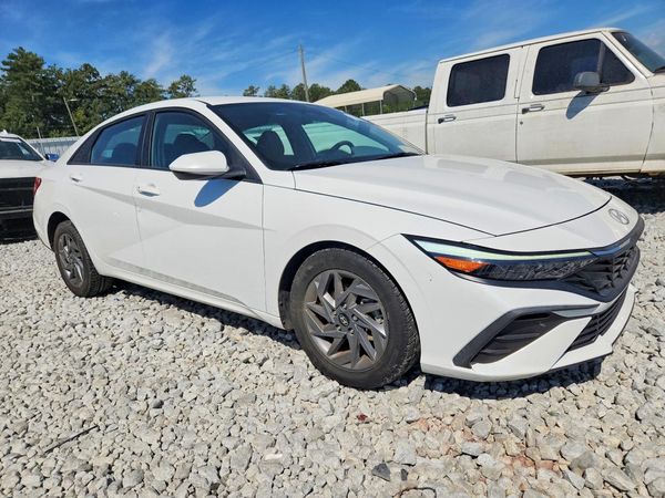 2024 HYUNDAI ELANTRA SEL — Passenger 3/4