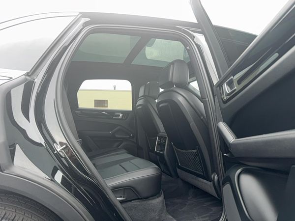 2020 PORSCHE CAYENNE