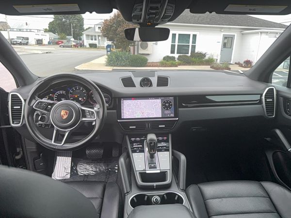 2020 PORSCHE CAYENNE