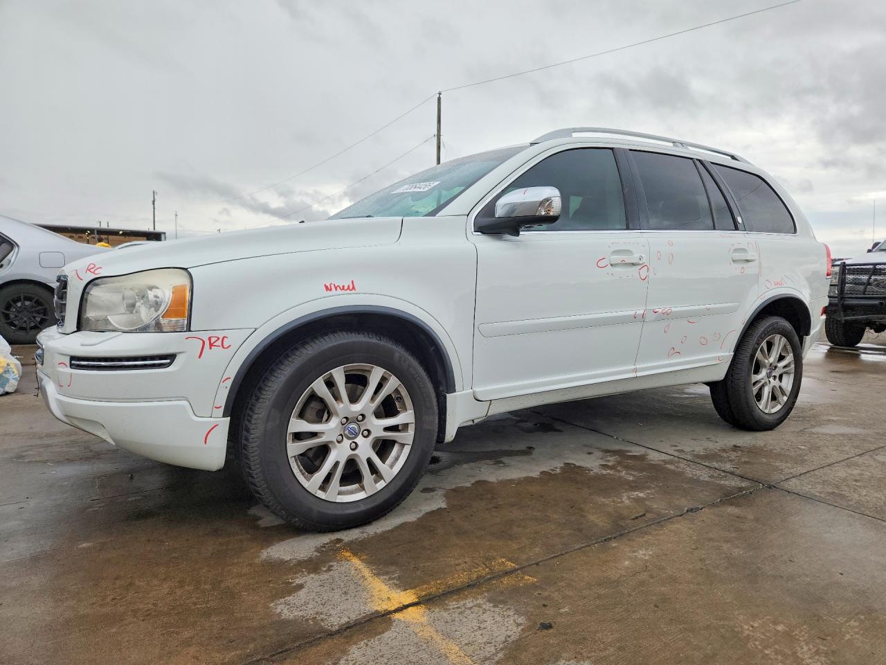 2013 VOLVO XC90 — Front 3/4