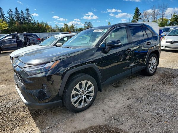 2022 TOYOTA RAV4 — Front 3/4