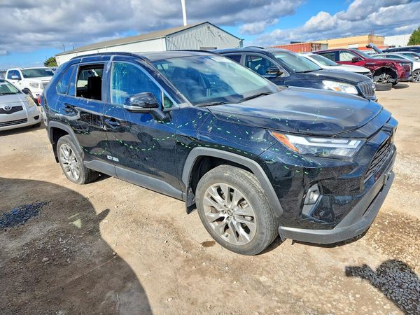 2022 TOYOTA RAV4 — Passenger 3/4