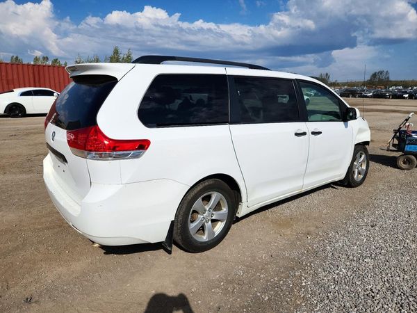 2013 TOYOTA SIENNA — PSRA