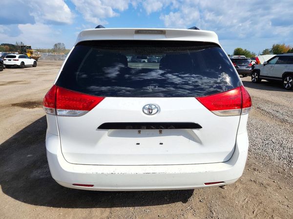2013 TOYOTA SIENNA — DIRR
