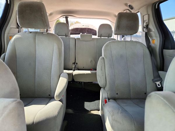 2013 TOYOTA SIENNA — SUVN