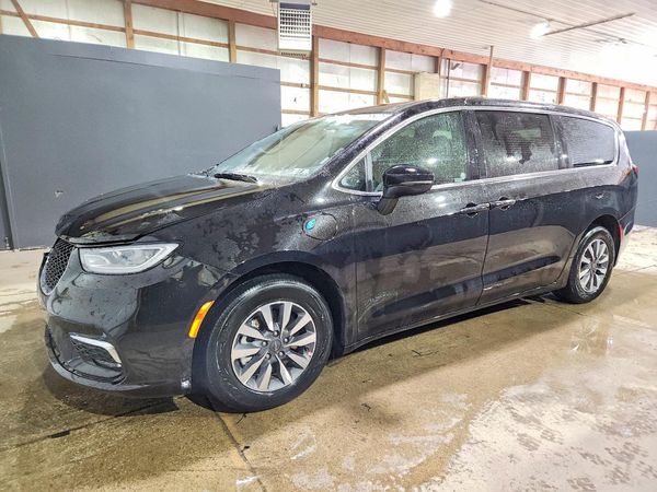 2025 CHRYSLER PACIFICA Select — Front 3/4