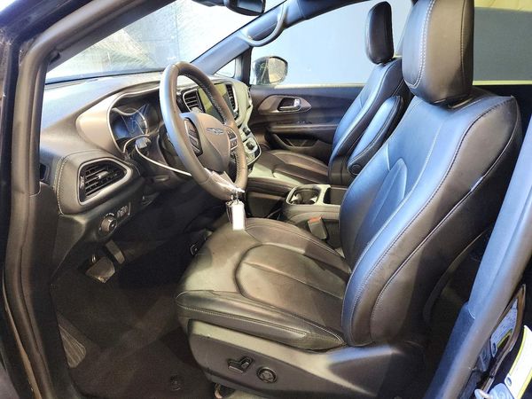 2025 CHRYSLER PACIFICA Select — DENT