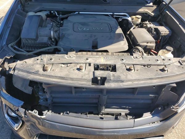 2015 CHEVROLET COLORADO LT — Engine bay