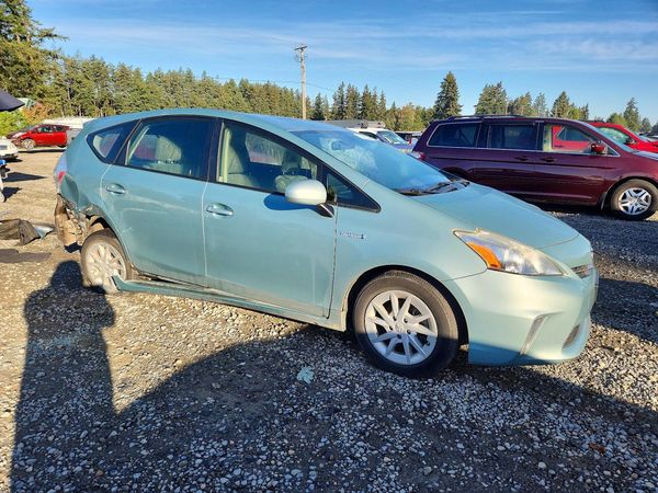 2013 TOYOTA PRIUS — Passenger 3/4