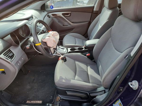 2012 HYUNDAI ELANTRA GLS(Middle grade) — DENT
