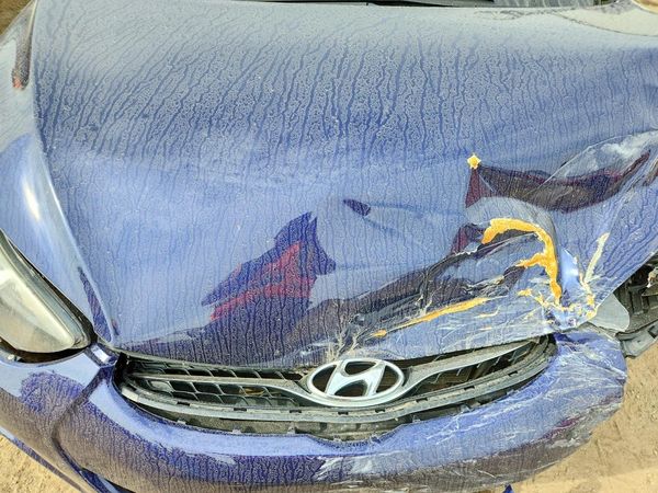 2012 HYUNDAI ELANTRA GLS(Middle grade) — Engine bay