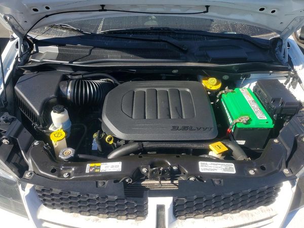 2019 DODGE GRAND CARAVAN GT — Engine bay