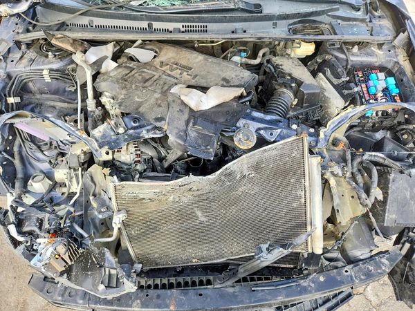 2016 TOYOTA COROLLA L/LE — Engine bay