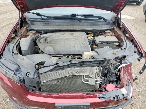 2019 JEEP CHEROKEE Limited — Engine bay