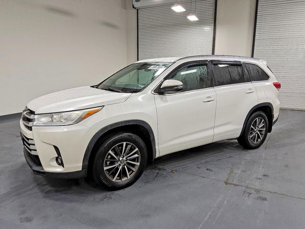 2017 TOYOTA HIGHLANDER — DSFA — Front 3/4