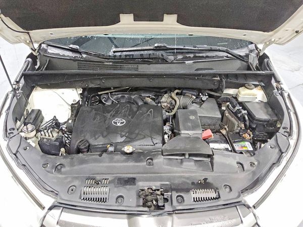 2017 TOYOTA HIGHLANDER SE/XLE — Engine bay