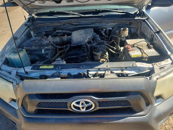 2013 TOYOTA TACOMA Delux — Engine bay