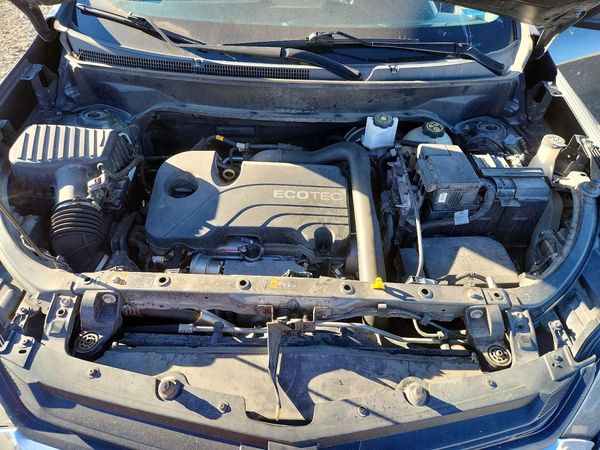 2020 CHEVROLET EQUINOX LS — Engine bay