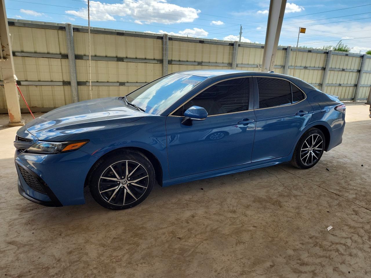2023 TOYOTA CAMRY SE — Front 3/4