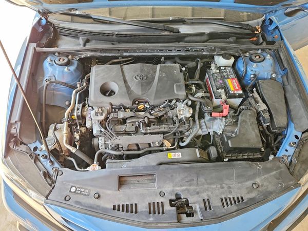 2023 TOYOTA CAMRY SE — Engine bay