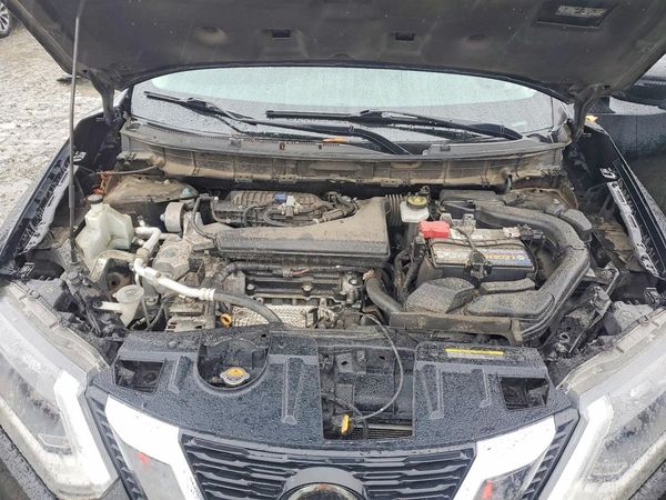 2018 NISSAN ROGUE — Engine bay