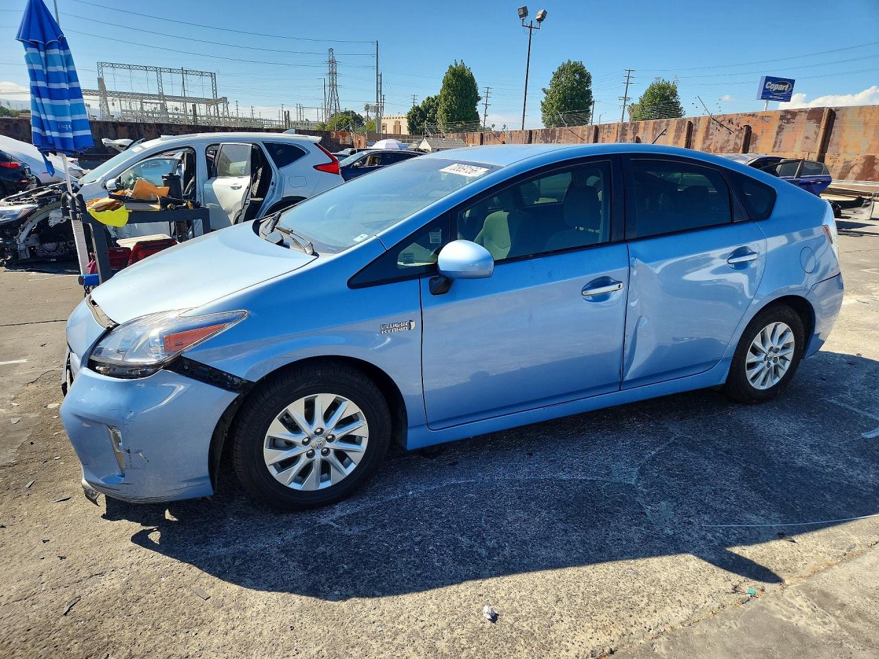 2014 TOYOTA PRIUS — Front 3/4